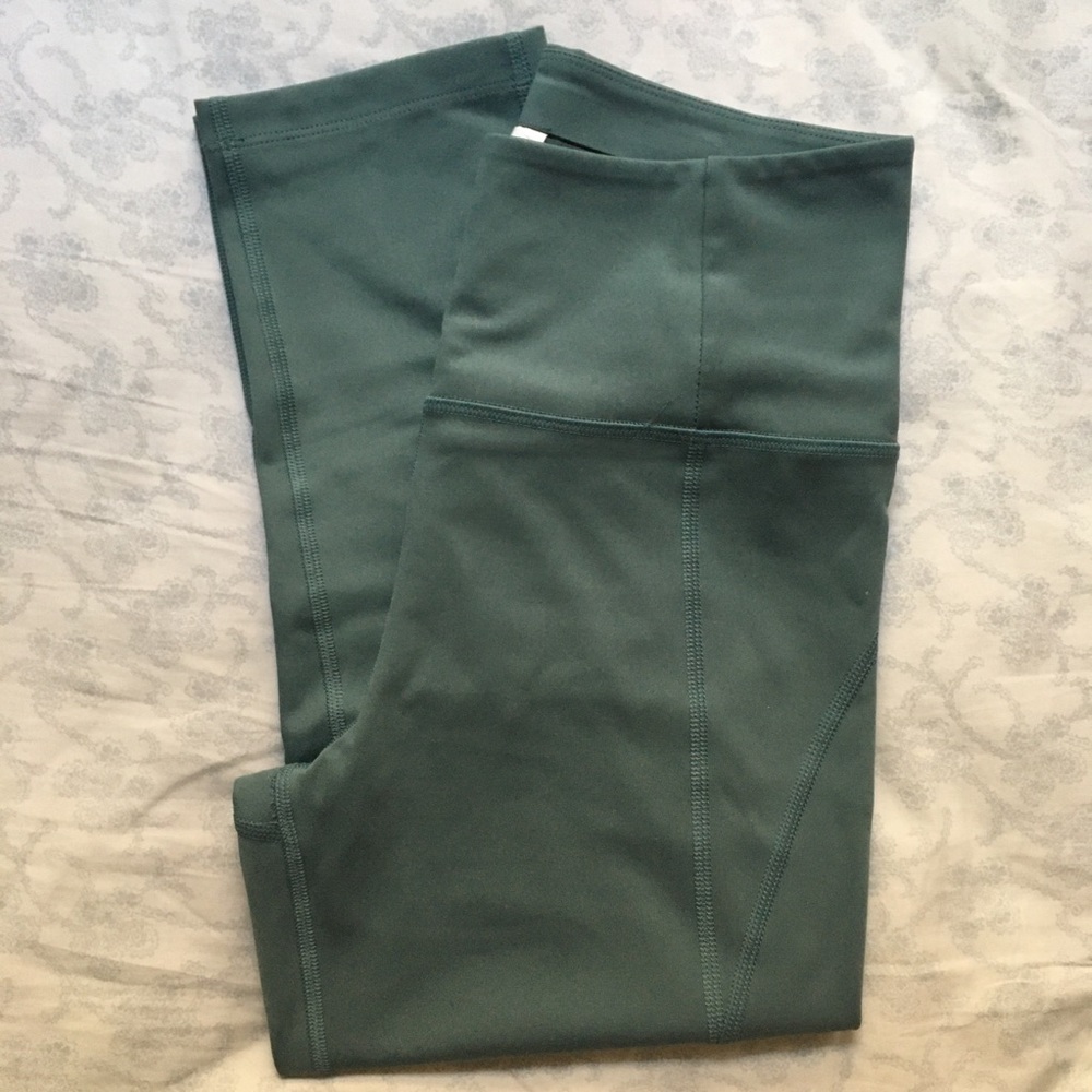 Girlfriend Collective High-Rise Compressive cropped leggings in Jade size Small